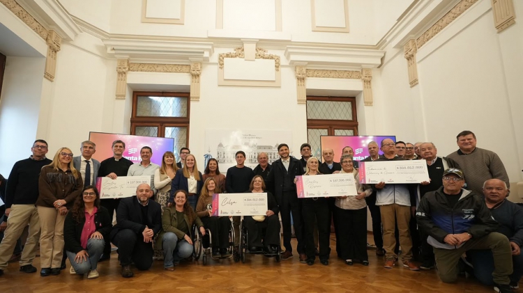 Pullaro entregó más $ 1.100 millones a tres instituciones por la recaudación de las entradas de los Juegos Suramericanos